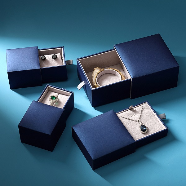 Material selection skills of luxury jewelry box